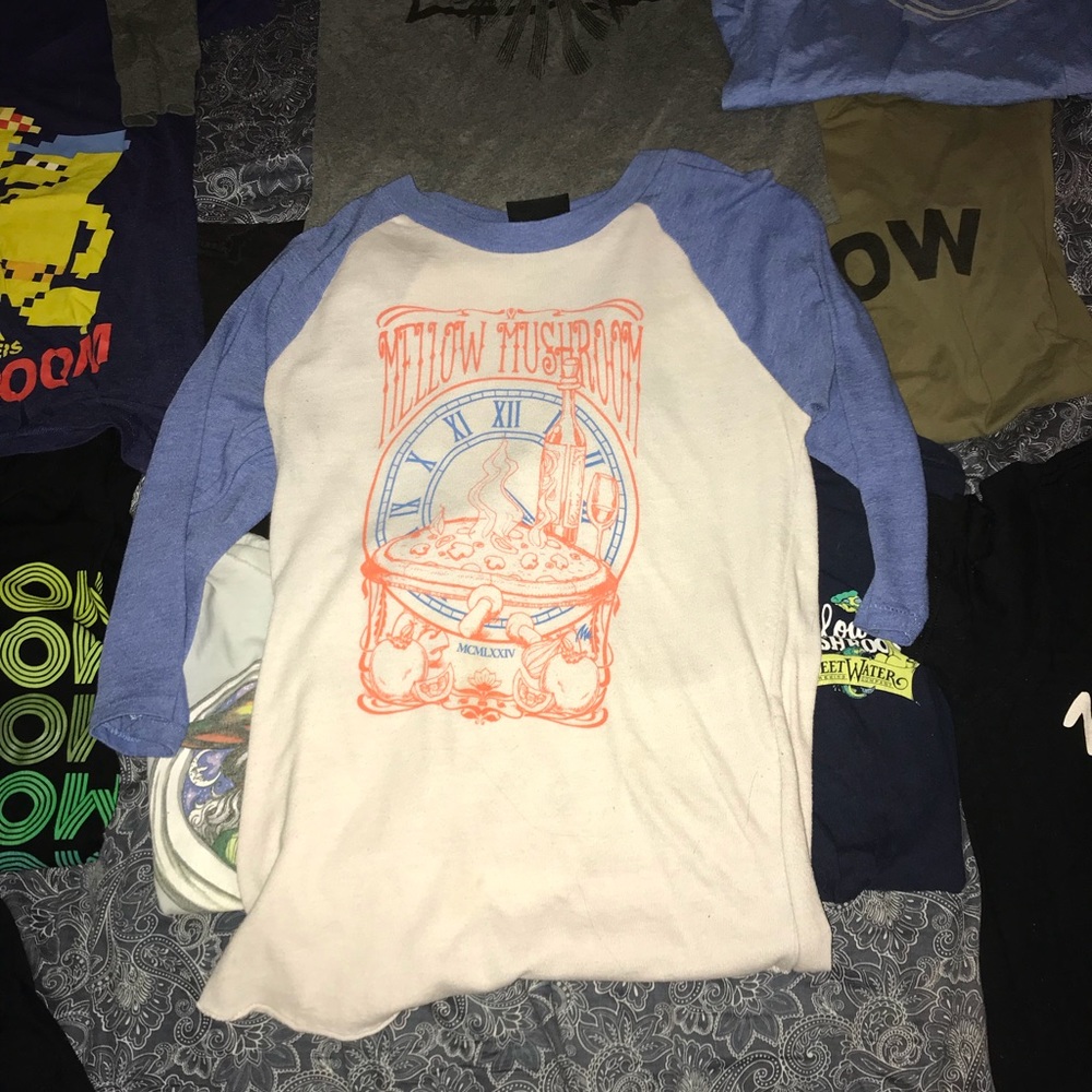 Mellow mushroom tee